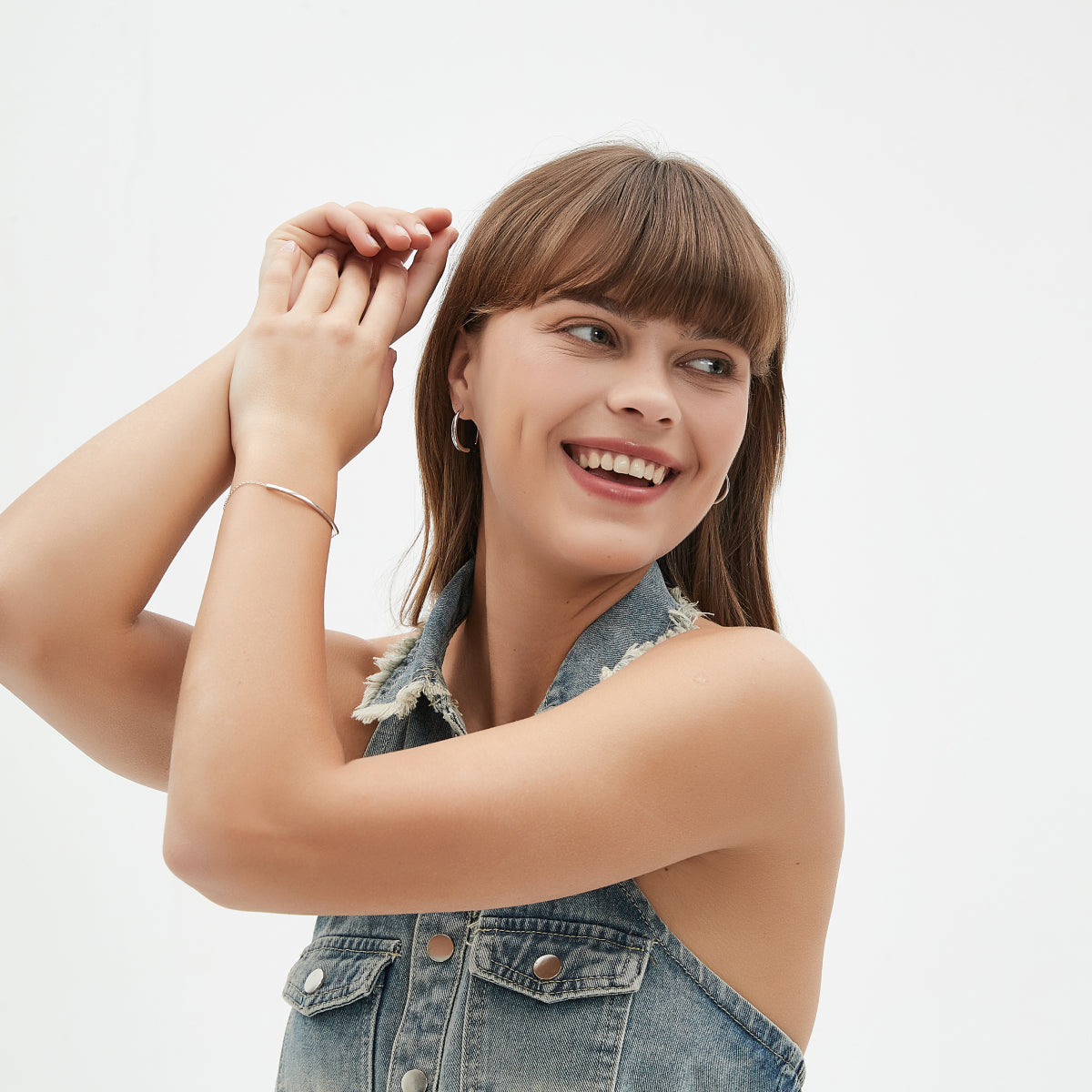 Minimalist Curved Bar Bracelet6