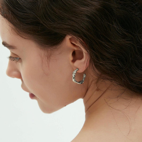 Simple C-shaped Hoop Earring